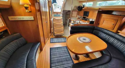 Yacht 21 salon